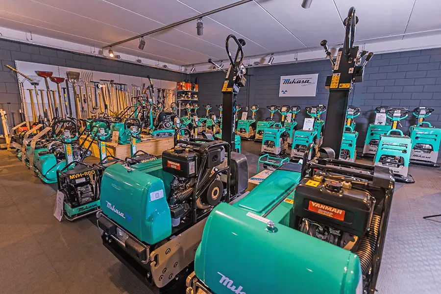 © Marina Kemp -den Hartog - 0012 Messersi Rupsdumpers